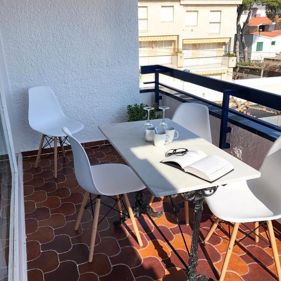 Casa Blanca Beach Apartment Torredembarra Kültér fotó
